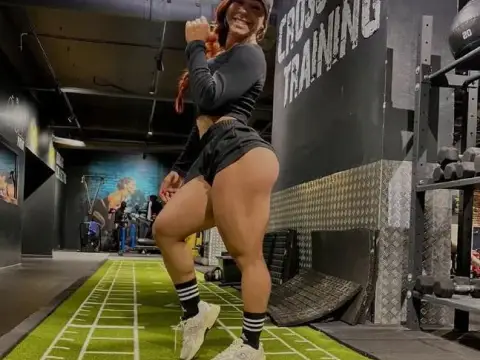 Looking all cute at the gym during my workout